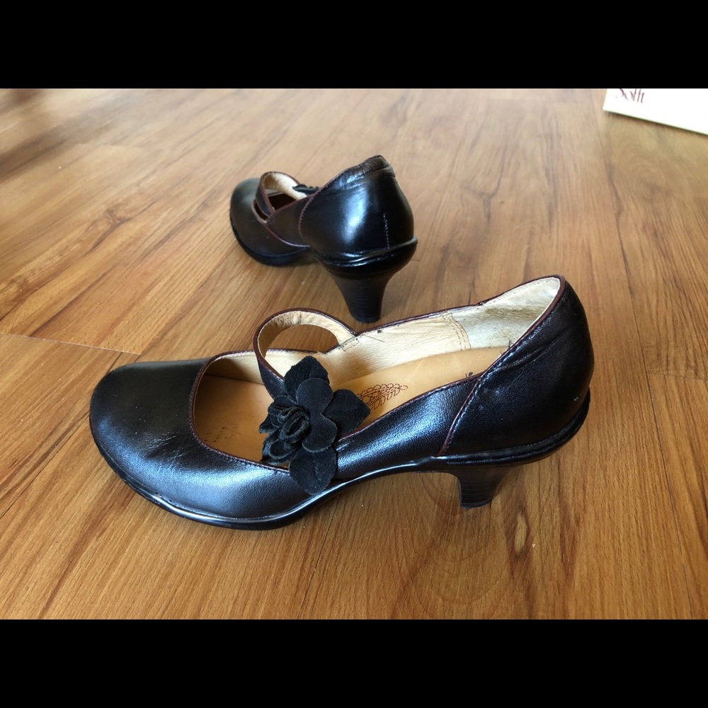 Sofft BNWT black leather heels